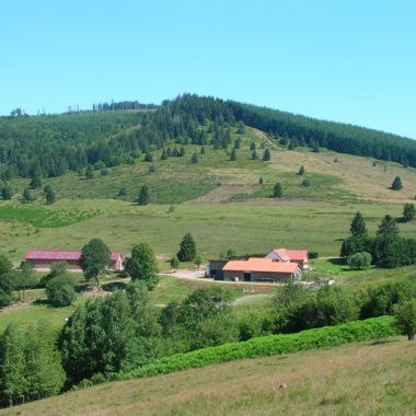 Vue sur la ferme-auberge de la Perheux